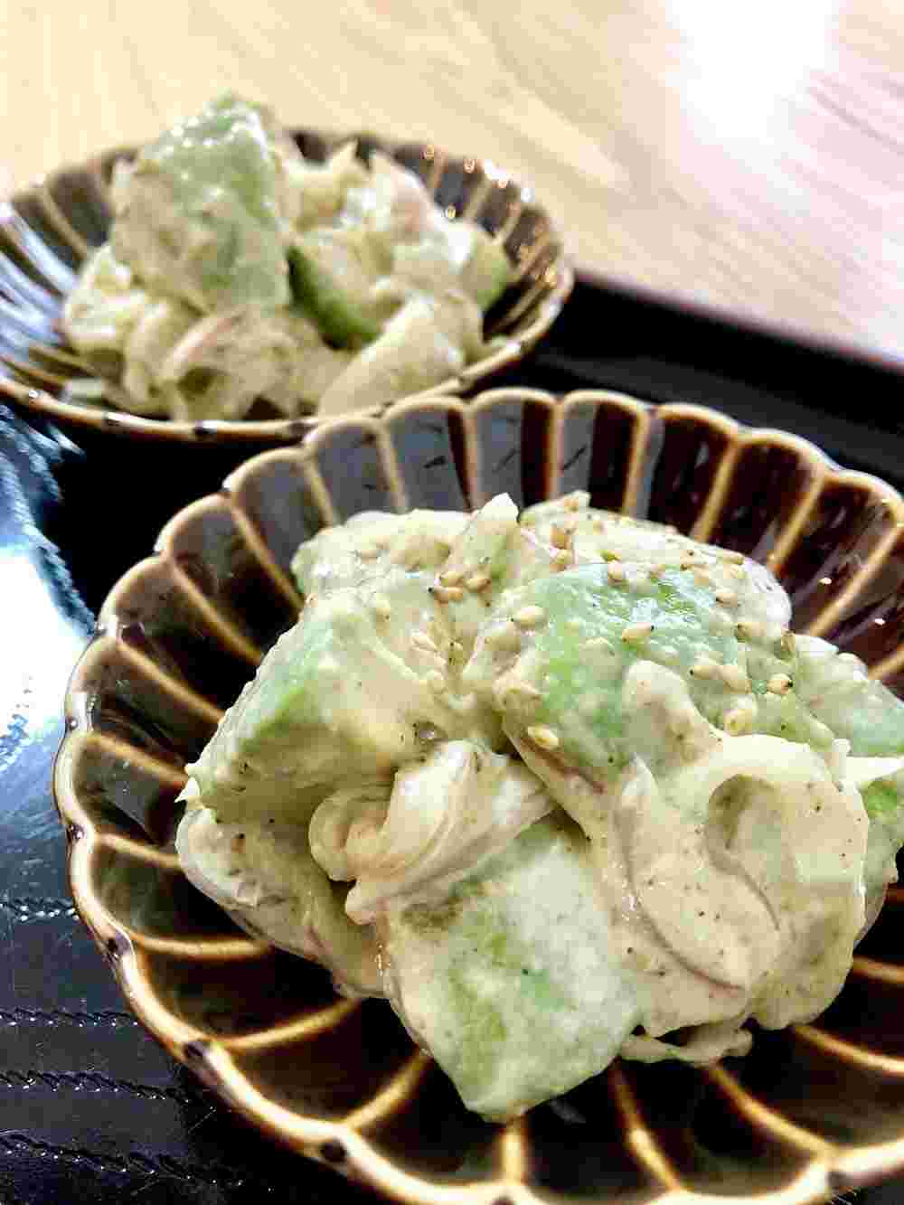人気レシピで作るいくら丼と相性が良いアボカド胡麻マヨ和え