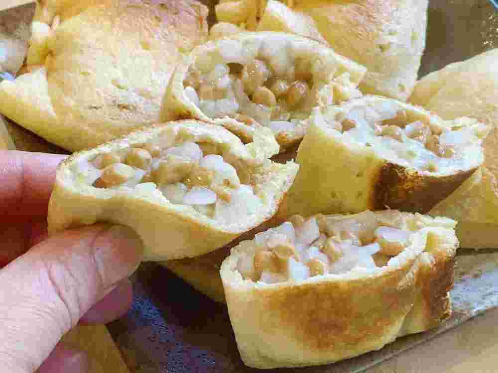 人気レシピで作る玉ねぎと納豆の厚揚げ包み