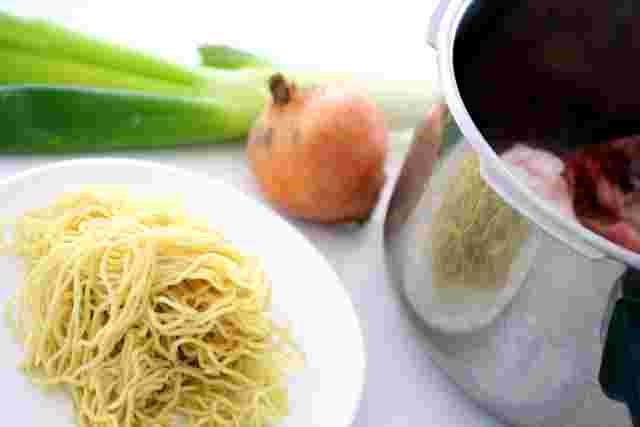玉ねぎ入りラーメンの材料