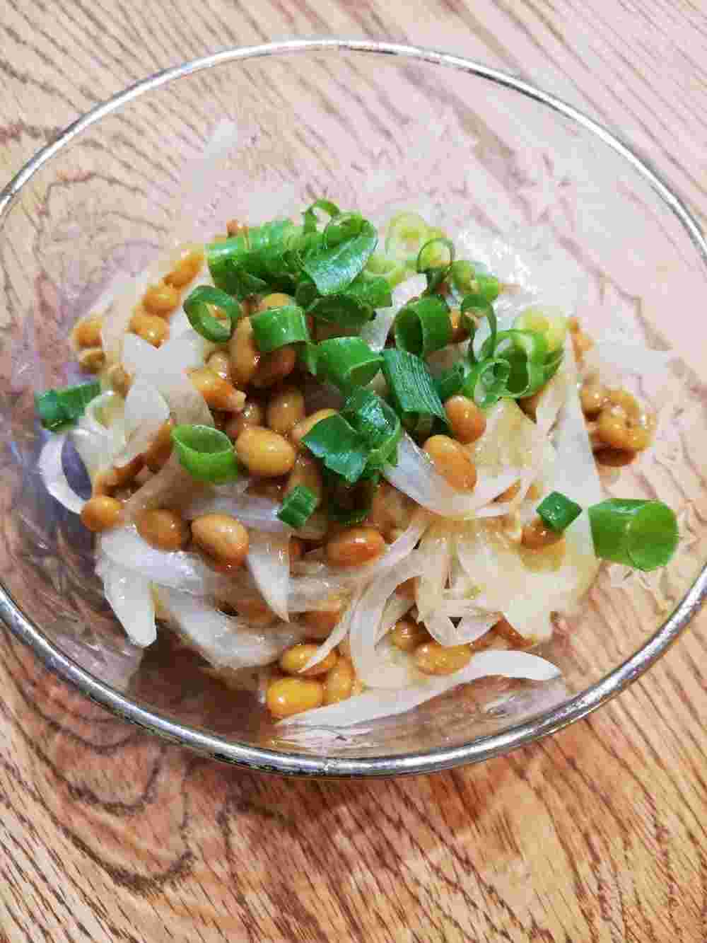 人気レシピで作る納豆と玉ねぎの大根サラダ