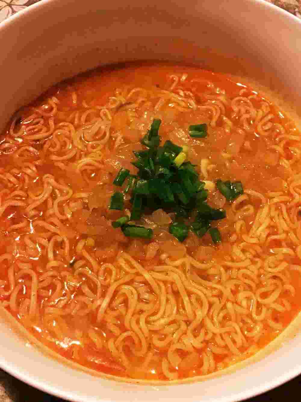 激辛玉ねぎ即席ラーメン