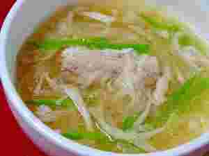 ゆで大根の豚肉スープ