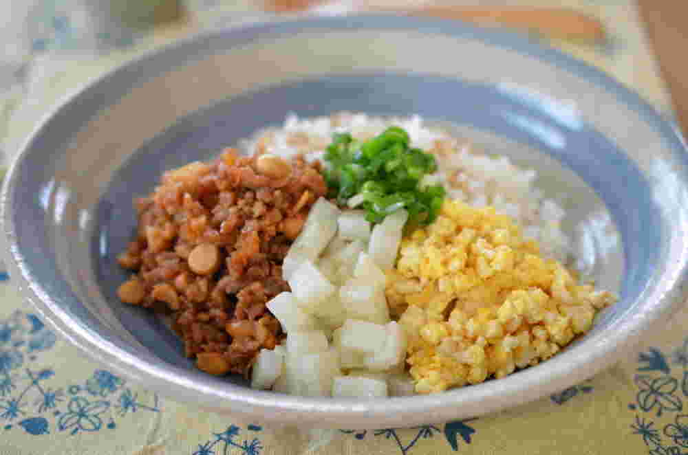 大豆とひき肉を使ったおばんざい風そぼろ丼のレシピ