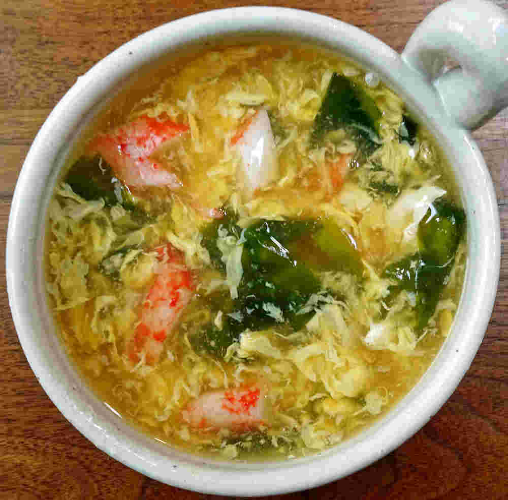 わかめとカニカマの黄金中華スープ