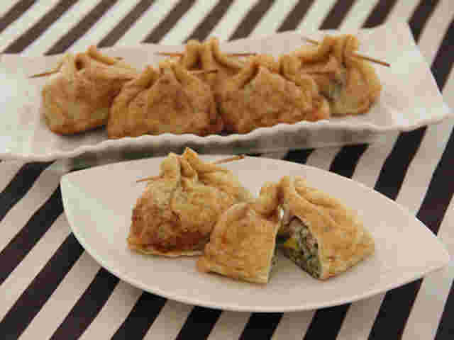 ベーコンとうずらの卵入り油揚げの福袋焼き