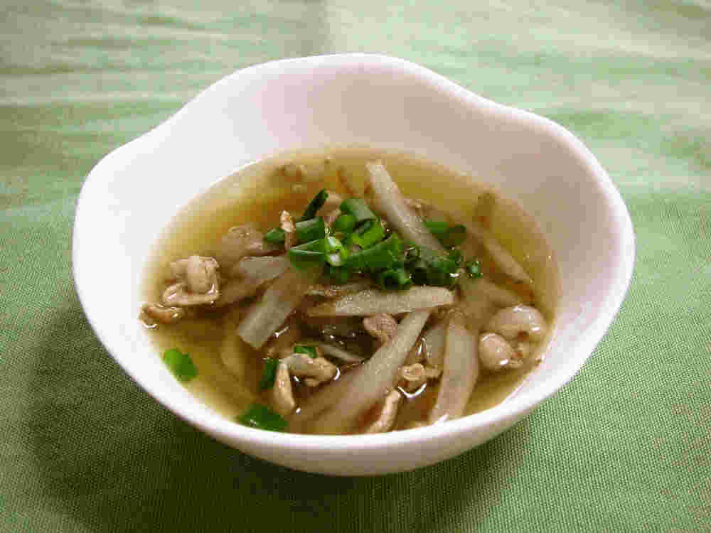 ごぼうと豚肉のスープ