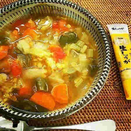 和風だしが効いたトマトとキャベツのデトックススープ