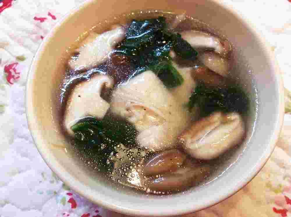 沢山きのこと柔らか鶏胸肉のスープのレシピ