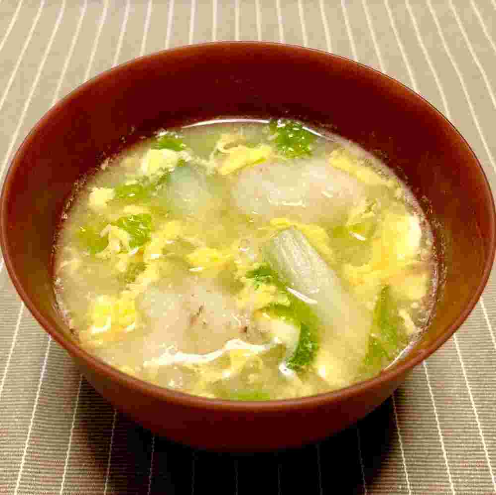 とろろ芋と白菜の卵を使った味噌汁
