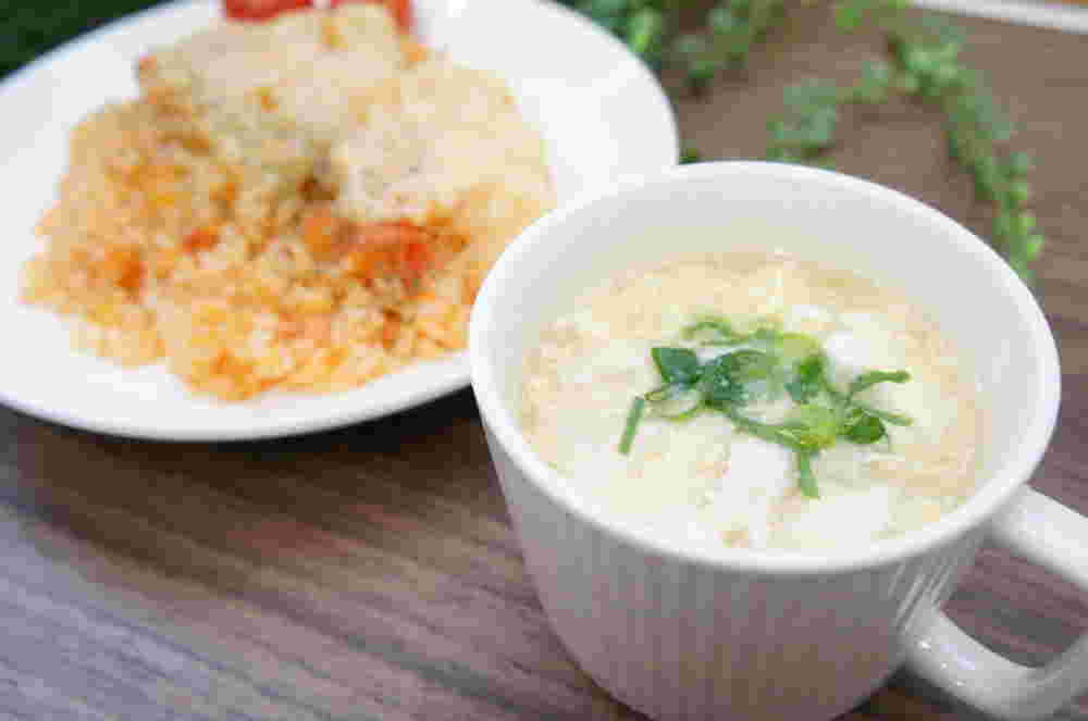 卵と豆腐を使ったサラダチキンスープとケチャップライス