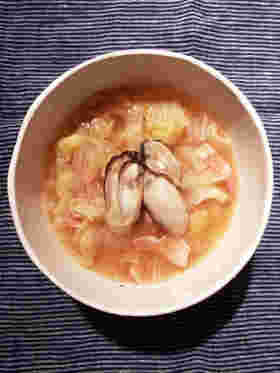 牡蠣とベーコンの白菜スープ
