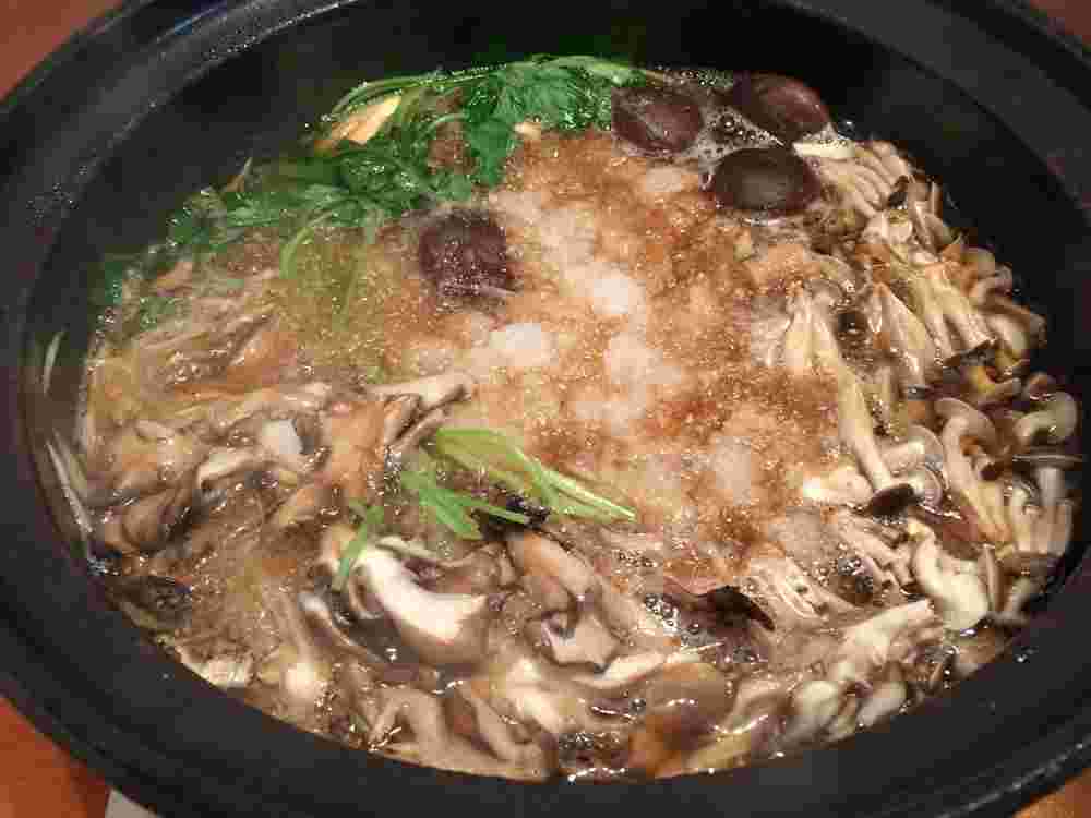 大根の風味豊かなきのこのみぞれ鍋