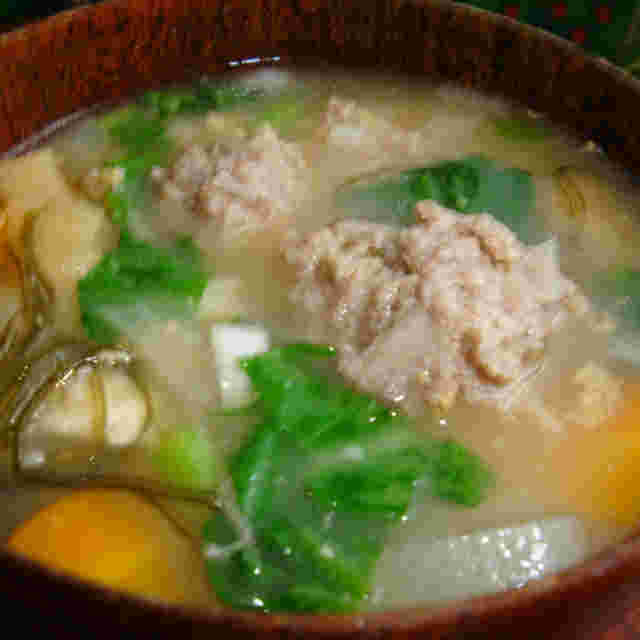野菜たっぷり肉団子スープ(味噌汁)