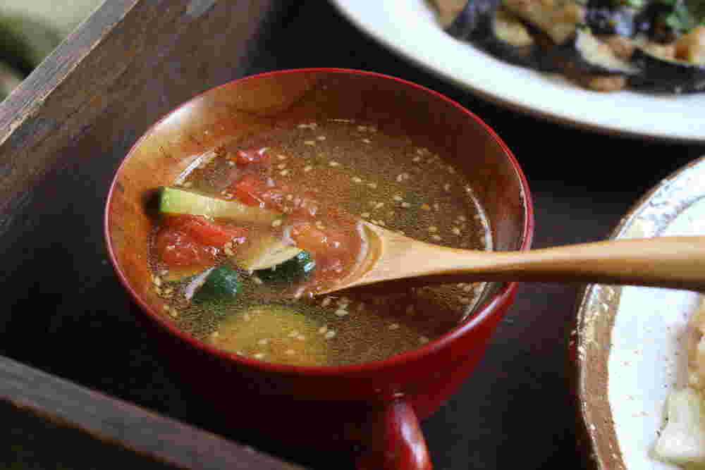 トマトとズッキーニの中華スープ