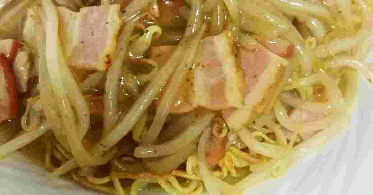 ベーコンともやしのカレーあんかけ焼きそば