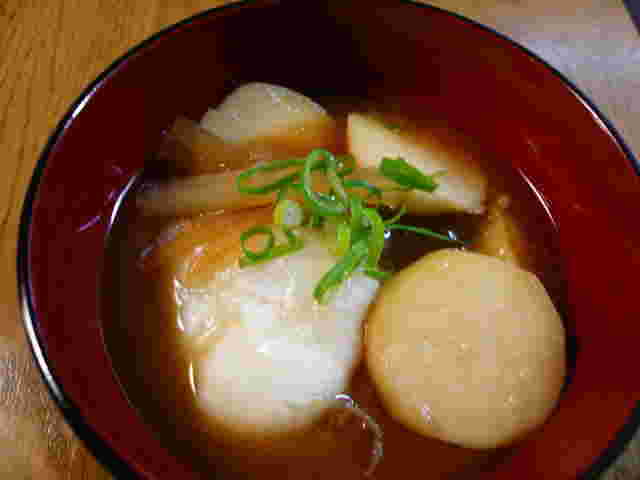 大根と里芋の餅入り味噌汁