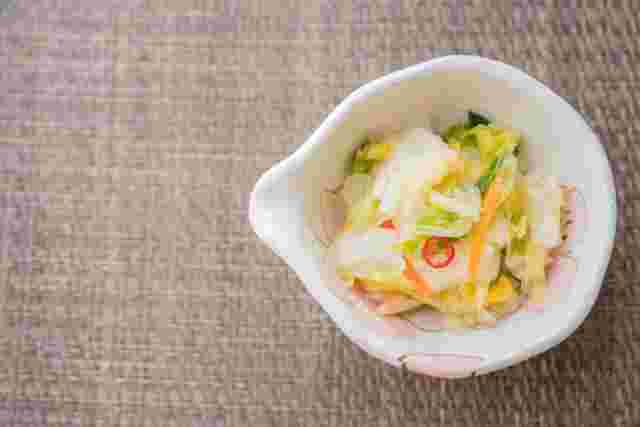 小鉢に盛られた白菜ナムル