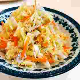 白菜チャーハンと相性の良いしらすとキャベツのサラダ