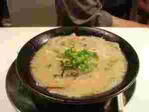 手羽先スープの煮込みラーメン