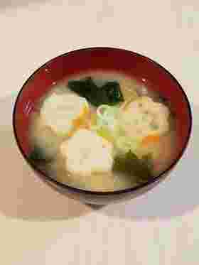 ぶりの竜田揚げに合う麩とわかめの味噌汁