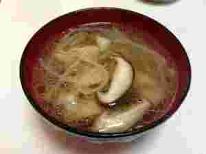 鶏皮の中華スープ