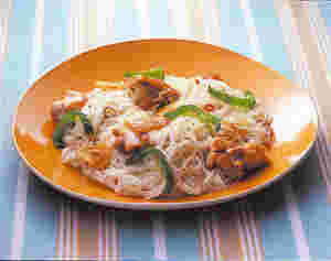 鳥ももとピーマンを使ったペペロンチーノ風そうめん