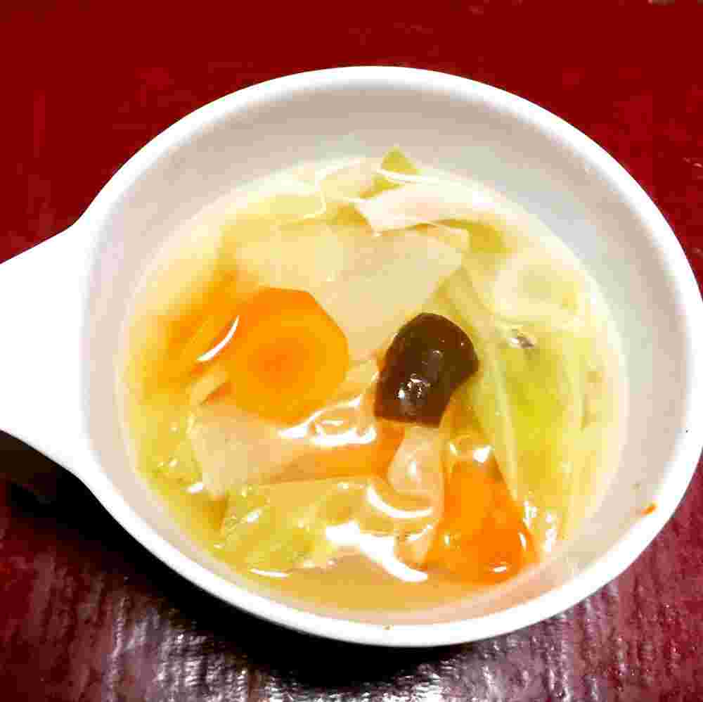 白菜と椎茸のコンソメスープ