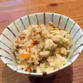鶏と人参と油揚げの炊き込みご飯