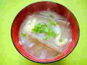 大根とこんにゃく油揚げの味噌汁