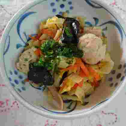 鶏団子と厚揚げと白菜の煮物のレシピ