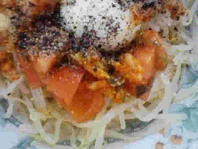 そうめんとシャキシャキのもやしを混ぜたトマトそうめん