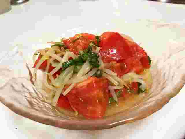 さっぱりとした味わいが楽しめるもやしとトマトの夏ナムル