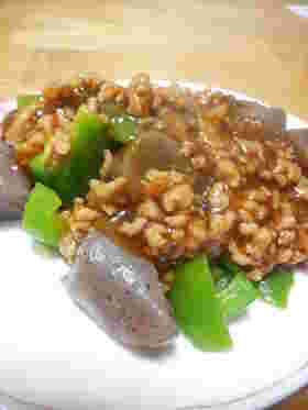 ピーマンとこんにゃくにひき肉のあんをかけたもの