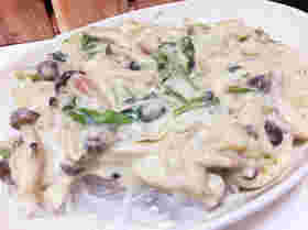 ほうれん草としめじのクリーム糸こんにゃくパスタ