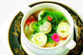 白菜とほうれん草をつかったレシピで作る蒸し野菜スープ