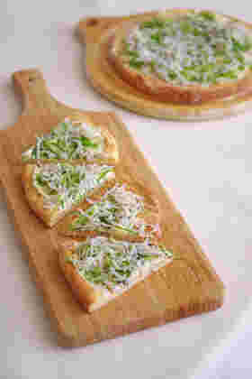 豆腐としらすとクリームチーズのピザ