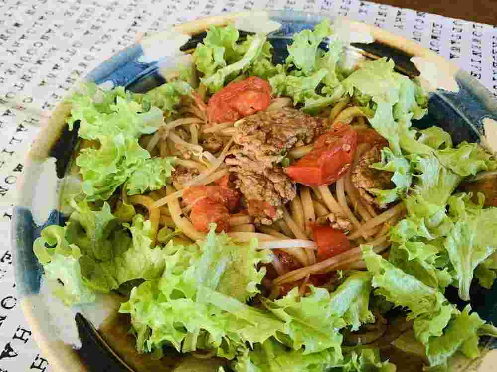 もやしとトマトの焼きうどん
