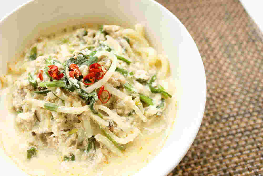 もやしとにらたっぷりの豆乳坦々うどん