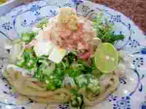 オクラと豆腐とみょうがの冷やしうどん