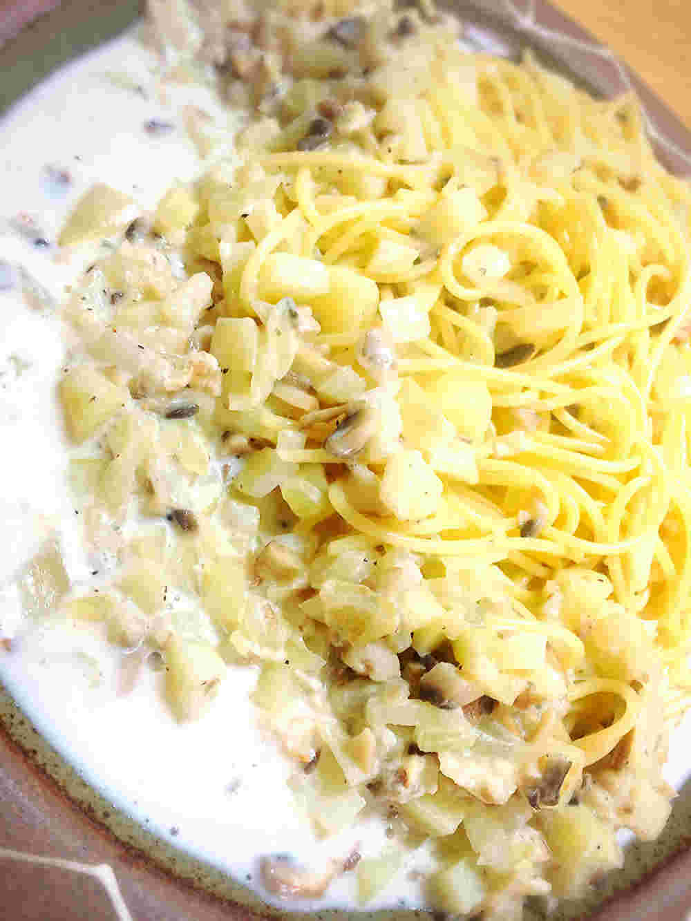 マッシュルームとじゃがいものクリームパスタ
