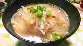 もやし・玉ねぎ・油揚げの味噌汁