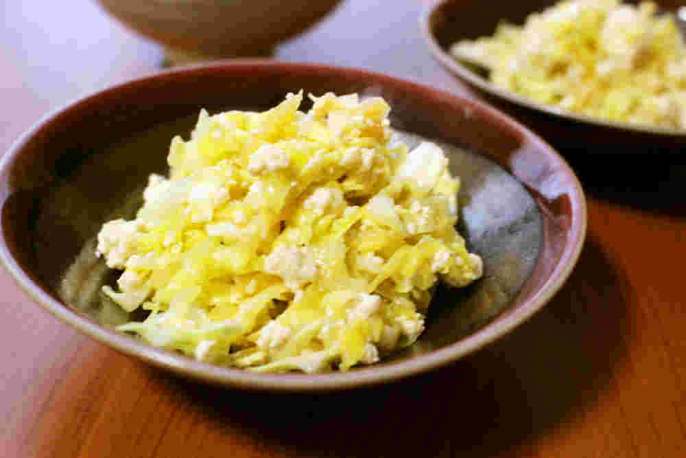 キャベツとたくわんの豆腐サラダ