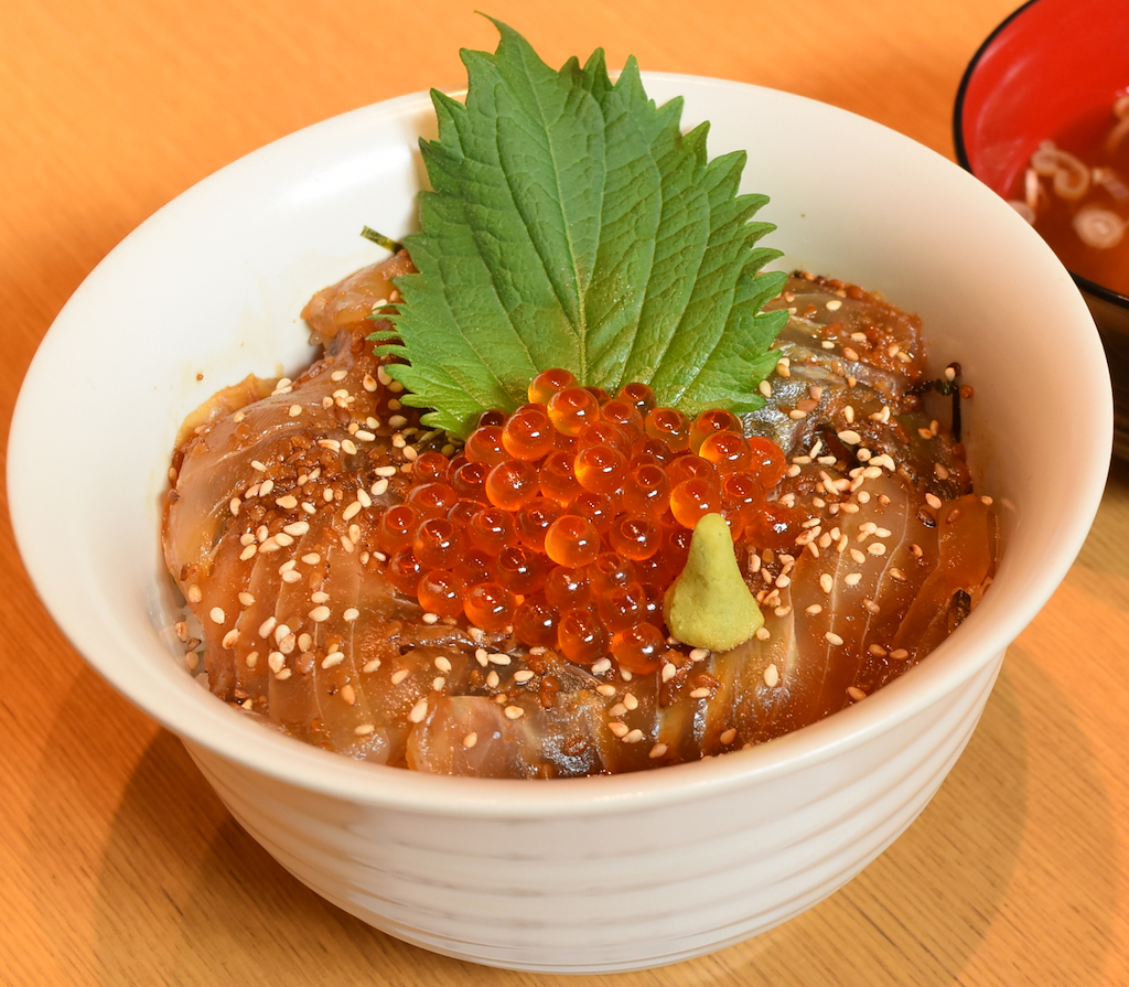 居酒屋良治のヒラメのヅケ丼