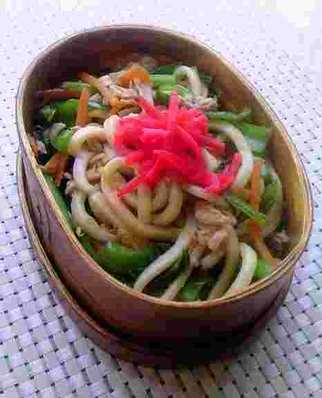 ツナ入り焼うどんのお弁当