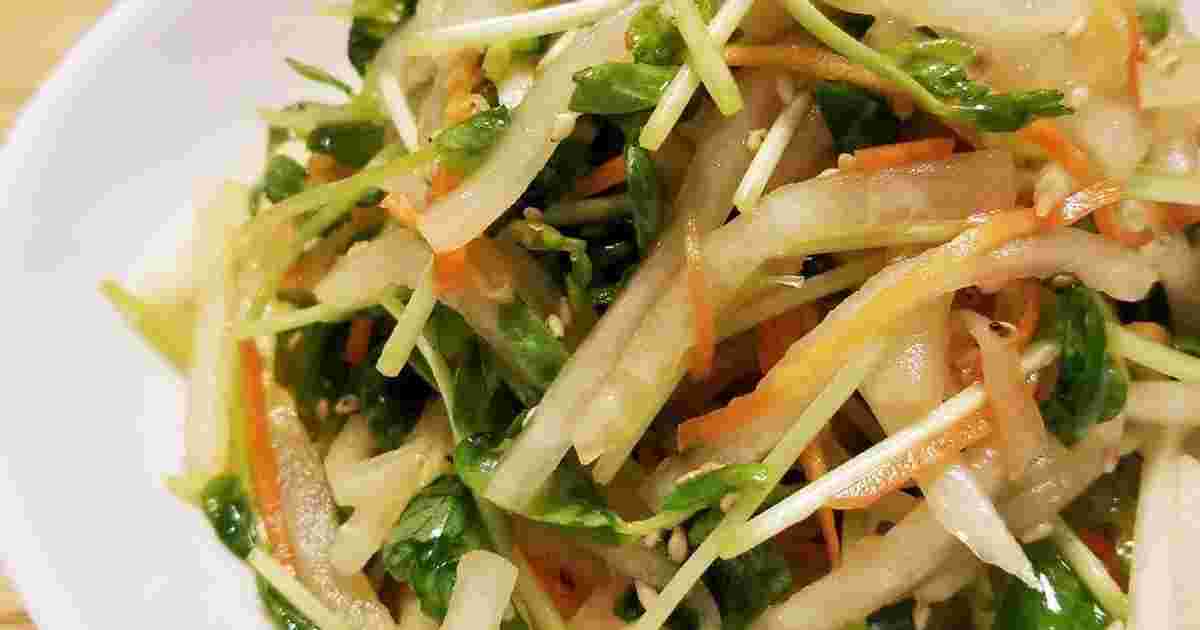 野菜嫌いでも食べられるシャキシャキ大根と豆苗の中華サラダ