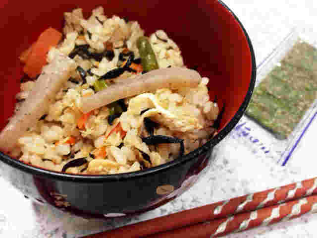 ツナとひじきと人参の炊き込みご飯
