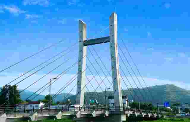 山ノ内町のランドマーク「穂波大橋」