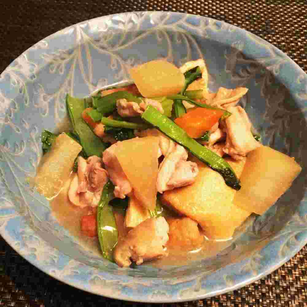 大根と人参、油揚げを使った鶏肉の煮物
