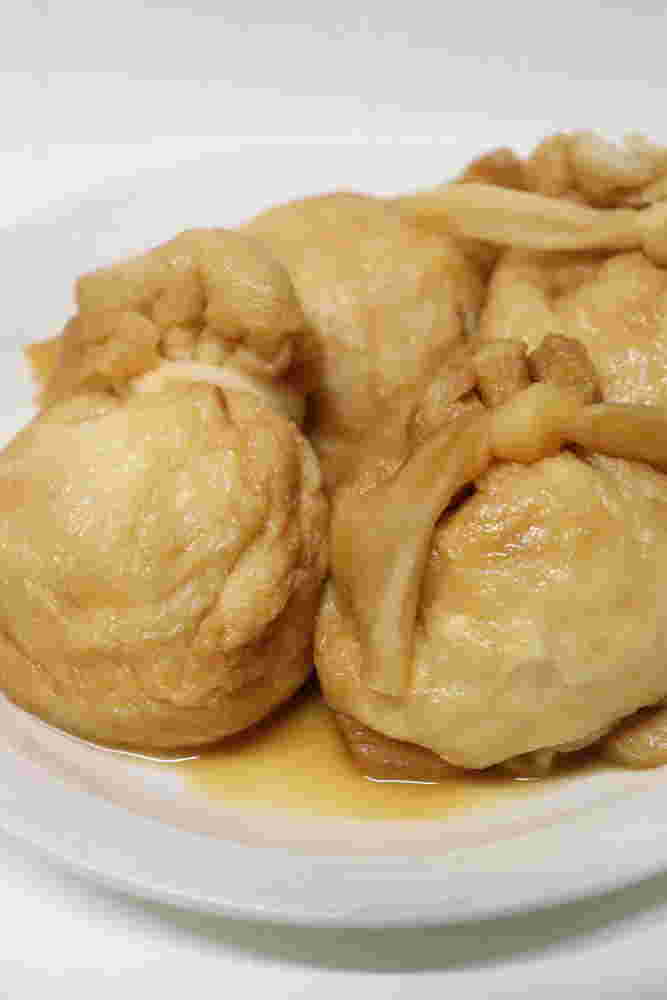 大根と人参を包んだ油揚げの煮物