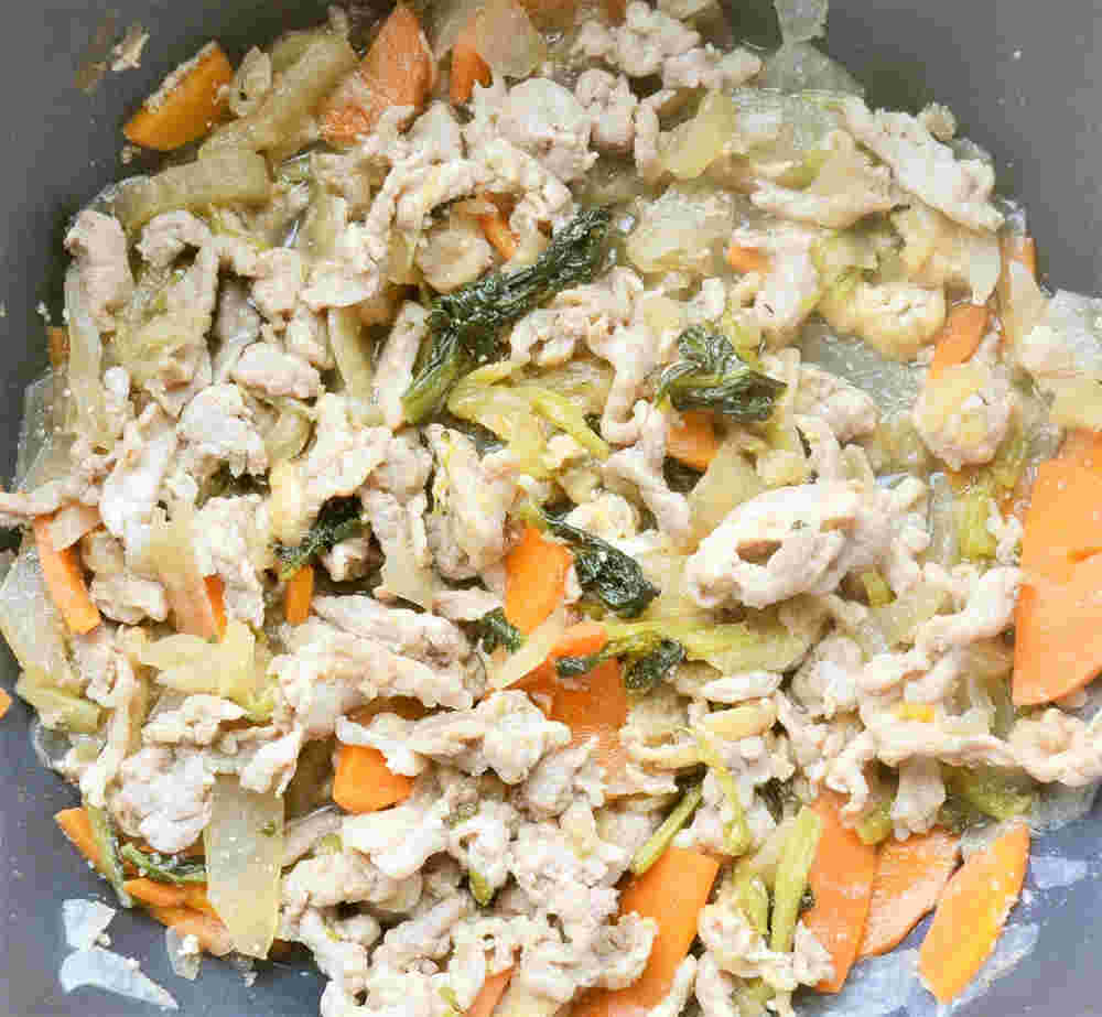 大根と人参、油揚げを使ったレシピで作る豚肉の野菜炒め